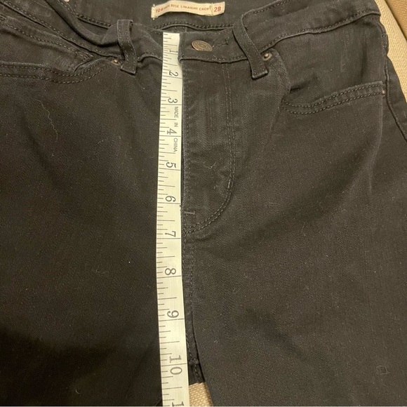 J: Levis Womens 724 High Rise Straight Raw Hem Distressed Knee Black Jeans Sz 28 - Picture 4 of 12